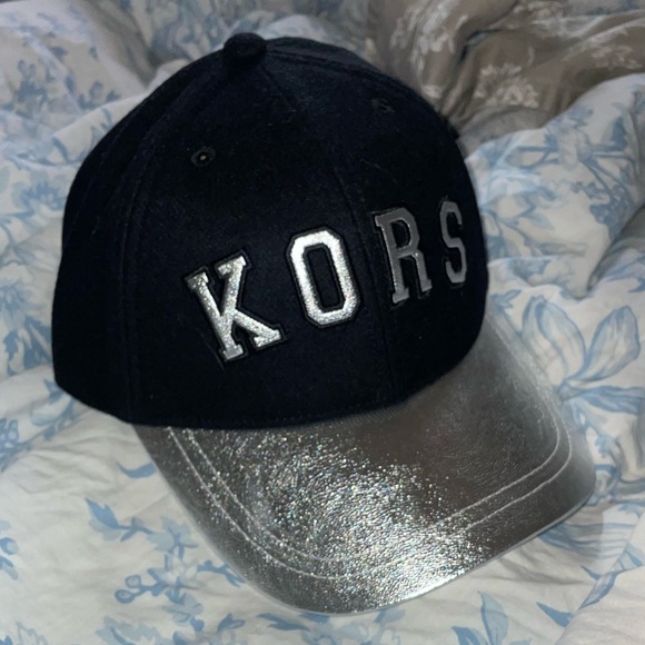 MICHAEL KORS BASEBALL CAP NWT - Picture 6 of 7